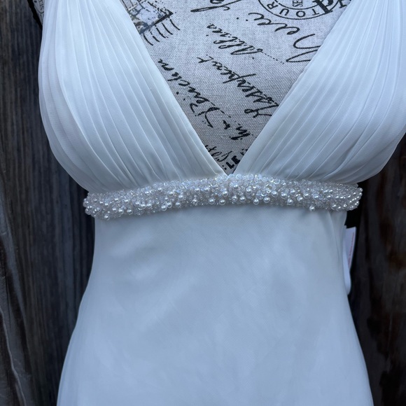 NWT Davids Bridal Galina Ivory Elegant Wedding Dress Size 4 - Picture 5 of 12